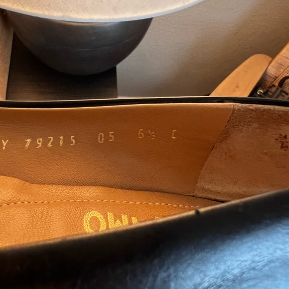 Salvatore Ferragamo leather flats 6.5 - Picture 5 of 5